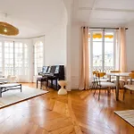 Appartement Gustave Eiffel - *