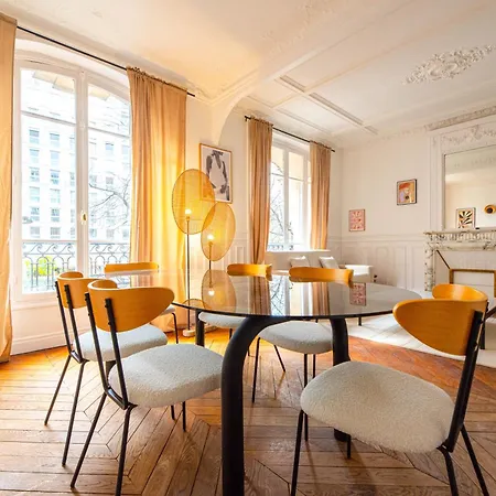 Gustave Eiffel - Apartment *