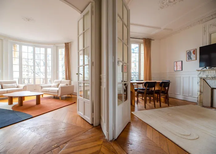 Gustave Eiffel - Apartamento *