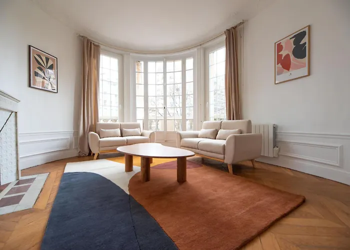 Gustave Eiffel - Apartamento *