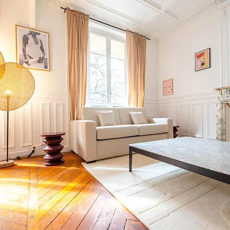 Gustave Eiffel - * باريس