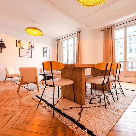 شقة Gustave Eiffel - *